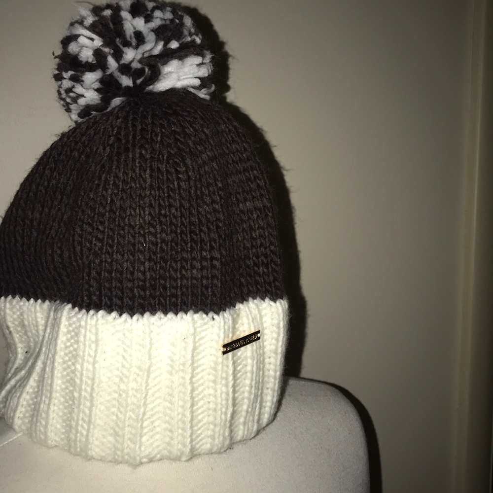NEVER WORN MICHAEL KORS BEANIE